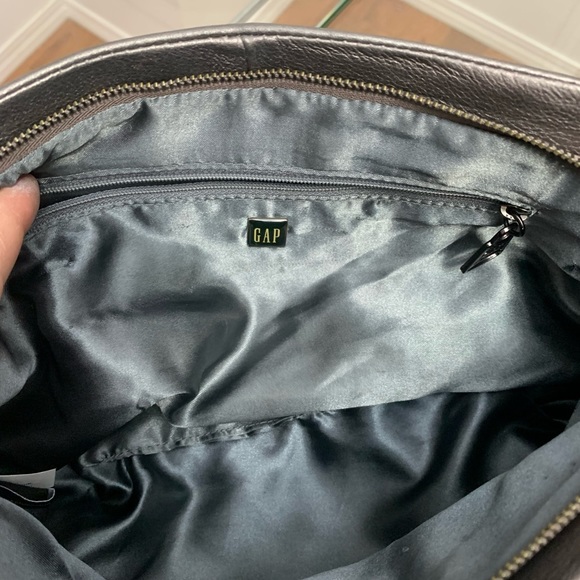 OFFERS??? Gap Grey Metallic zipper Clutch. Excellent Condition - Picture 2 of 6